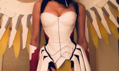 马斯克放出“海后”艾梅柏COSPLAY《守望先锋》天使的照片 真不当外人详情