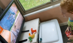 国外四岁小孩游玩《APEX英雄》 暴打众人成功吃鸡