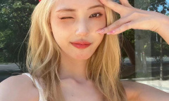 完蛋我被美女包围了郑梓妍给顾易发的自拍高清图片下载