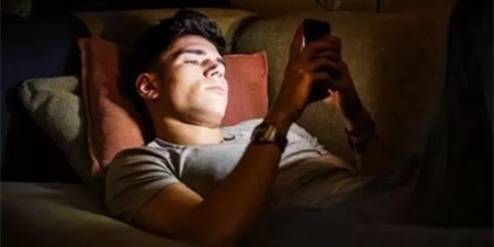 适合晚上看的手机软件合集